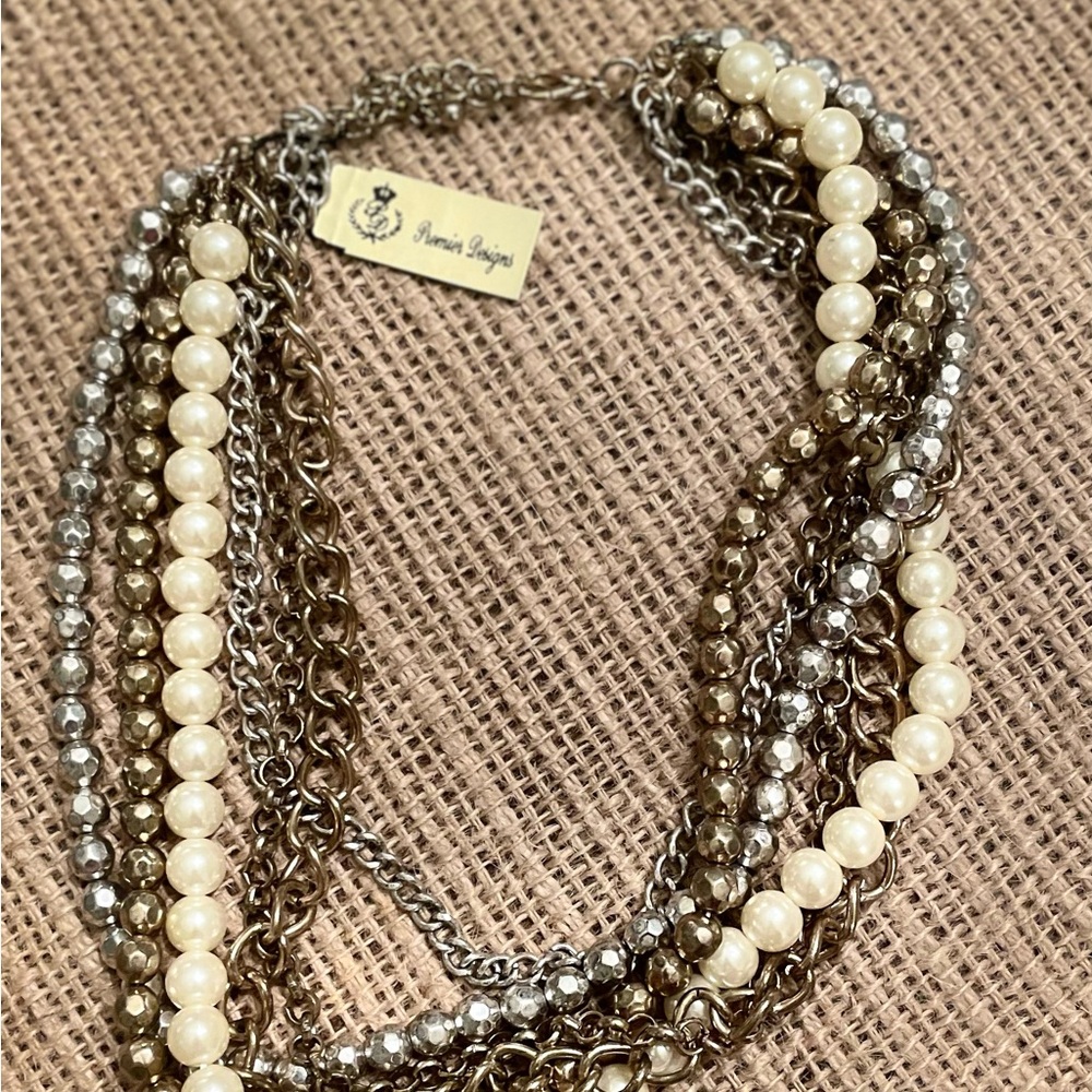 Elegant Multi-Chain Pearl Necklace